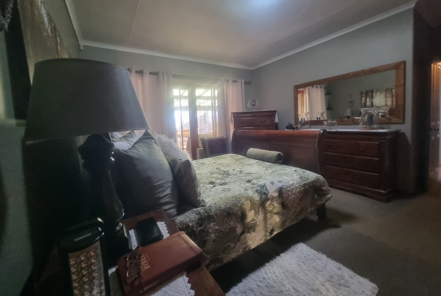 6 Bedroom Property for Sale in Heiderand Western Cape